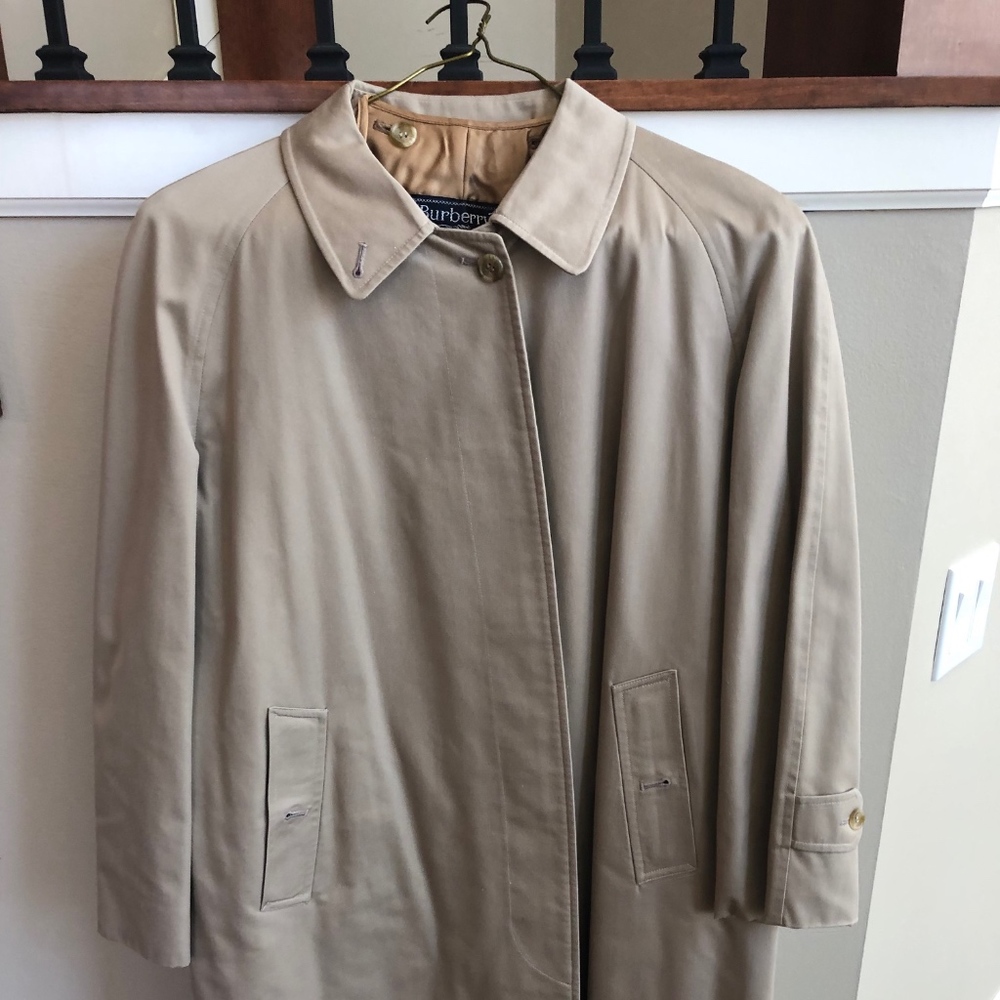 Burberry's Ladies Trench Coat - Beautiful Vintage